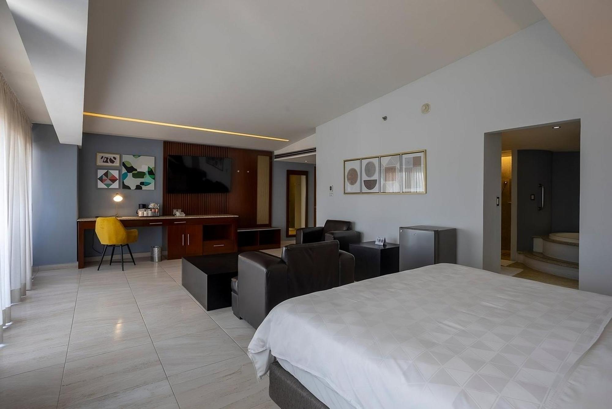 Hotel Finsa, An Ihg 4*